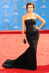 高清组图：伊娃-朗格利亚黑色礼服亮相高贵性感