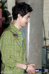 组图：韩星赵仁成出席2012春装品牌时装秀活动