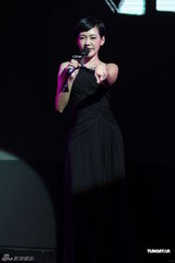 组图：小S代言性感辣舞 避谈张柏芝不用好友博版面