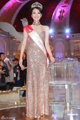 组图：2012港姐冠亚季军后台合影