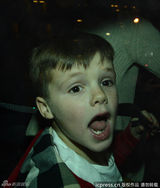 组图：贝克汉姆举家为三公子庆生 克鲁兹顽皮