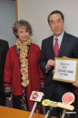 组图：萧芳芳呼吁香港保护儿童 称已收到陈浩民善款