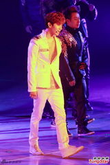 组图：东方神起开唱 劲歌热舞粉丝high不停