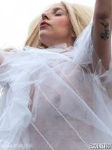 组图：雷帝GAGA全裸穿白纱透视裙两点全露