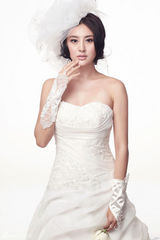 组图：甘露婚纱大片曝光 诠释圣洁之美婉约动人