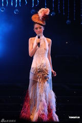 组图：关心妍个唱舞台美轮美奂 亲友老板皆捧场