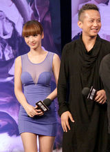 高清图：《画壁》柳岩性感出镜 自曝“早熟早恋”