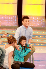 组图：《奖门人》录像 曾志伟周秀娜率众艺人搞怪