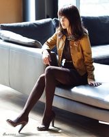 高清组图：河智苑秋装写真 妆容精致干练成熟