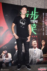 组图：郑元畅捧场舞台剧羡慕林依晨恋情稳定