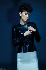 组图：侯璎珏《芭莎》大片 尽显英伦中性美