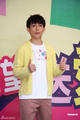 组图：村上隆发起赈灾捐款 言承旭范玮琪积极响应