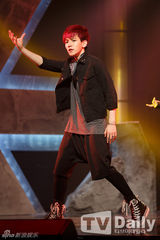 组图：神话打榜夺冠李孝利性感 EXO回归显狼性