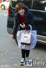 组图：众韩爱豆自信赴高考 SJ河智苑应援