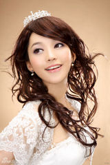 幻灯图：金莎拍甜美公主写真 散发猫女气质