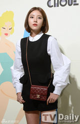 组图：宋茜佳仁等出席活动 华丽美衣争奇斗艳