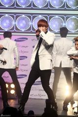 组图：INFINITE参加代言活动补过白色情人节