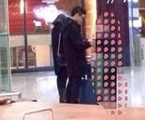 组图：吴奇隆刘诗诗恩爱逛台湾 亲昵如夫妻