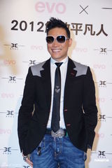 组图：苏永康3月底台北开唱 把自己当礼物送女友