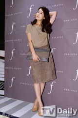 组图：韩星赵茹珍李泰兰等演绎秋季优美时装