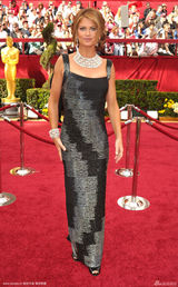 高清组图：凯思-爱尔兰亮相红毯大项链珠光宝气