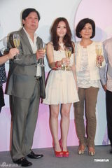 组图：林欣彤新专辑发布会称演唱会绝不对口型