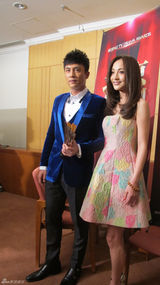 组图：杜淳电视剧之夜获观众最喜爱男演员殊荣