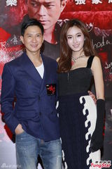 组图：张家辉不排斥床战Poy 亲自带老婆看片