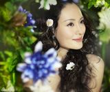 高清图：于越写真化身百花仙子 娇艳迷人香气四溢