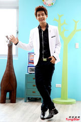 组图：炎亚纶为郭雪芙做心肺复苏 遭粉丝威胁