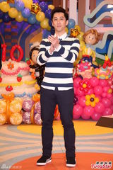 组图：小S被问胖达人千万转让 快闪避谈