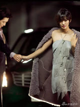 幻灯图：金素妍浓妆写真冷艳华丽 上演优雅一吻