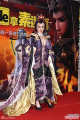 高清组图：洪棠扮布袋戏主角 爆乳装露E奶吸睛