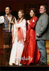 幻灯图：IVY出席音乐剧《Kiss Me Kate》发布会