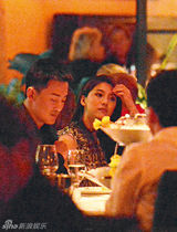 组图：林峰吴千语戴情侣戒当众甜蜜热吻