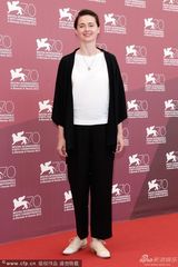 组图：《瓦文萨》发布会 演员搞怪逗乐全场