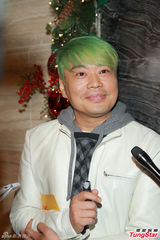 组图：胡杏儿钟嘉欣着古装贺杨潮凯江叮叮婚礼