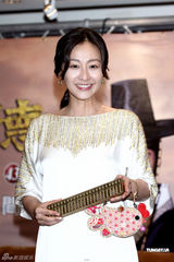 幻灯图集：李美妍赴台宣传新剧 白裙亮相高贵迷人