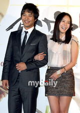 幻灯图集：韩片《食客2》首映 金正恩透视装登场