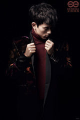 组图：张杰最新大片曝光 彰显成熟男人味