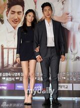 组图：郑柔美高斗心等宣传《妈妈的庭院》