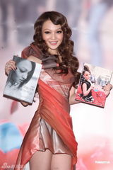 组图：张韶涵变西班牙女郎 承认有交往对象引关注