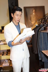 高清：张亮来沪三天捞金忙 低调行事拒绝群访