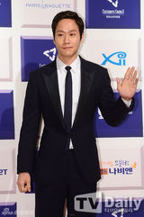 组图：韩星郑宇获韩国第一品牌大赏特别奖