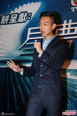 组图：崔建邦爱女生 梁烈唯筹备婚礼不直播