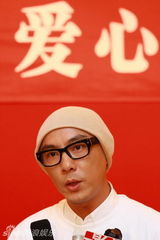 幻灯图：张卫健代言北大爱心社 将捐建图书馆