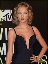 组图：MTV红毯女星水果姐秀牙套ladygaga扮人鱼