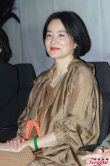 组图：叶倩文一家三口合唱 林青霞素颜到场欣赏