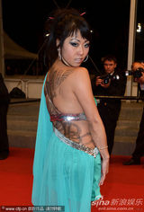 组图：日本女星狂野掀裙摆不惧裸露