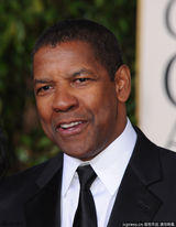 组图：黑人影帝丹泽尔华盛顿及妻子亮相